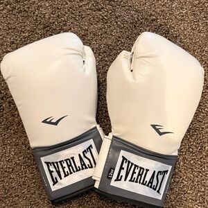 Everlast Cream and Gray Boxing Gloves
